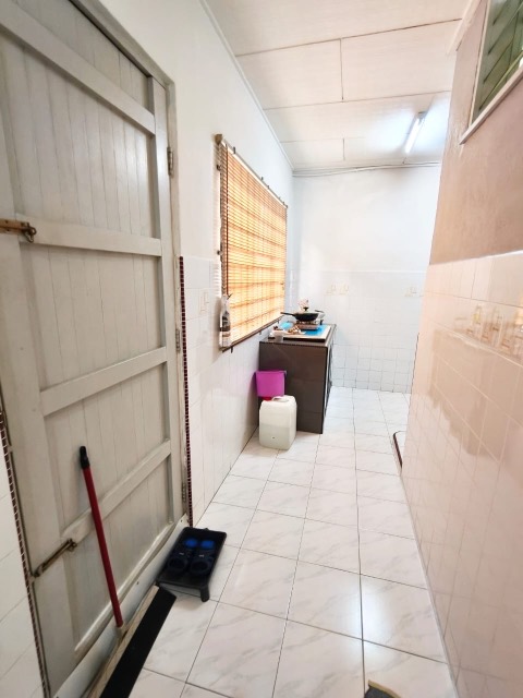 Taman Daya - Double Storey Terrace / Renovated & Extended Unit / Strategic Location Nearby Shoplots - Thumbnail 11