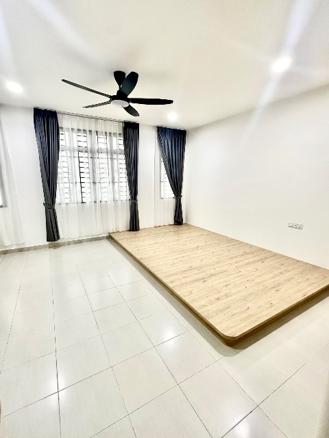 Mount Austin (LA Garden) - Double Storey Terrace / Fully Renovated Unit / Strategic & Convenient Location - Thumbnail 4