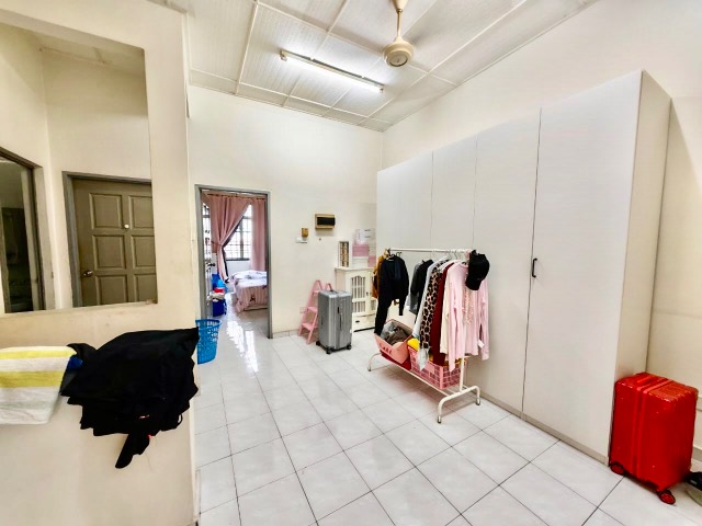 Desa Cemerlang - Double Storey Terrace / Renovated with Kitchen Extended / Gated & Guarded - Thumbnail 5