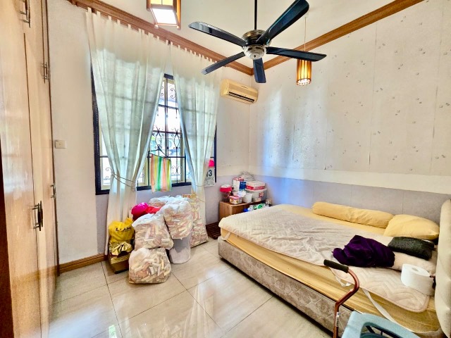 Taman Molek (Redang Villa) - 2.5 Storey Semi Detached / Fully Renovated in Good Condition / Gated & Guarded - Thumbnail 6