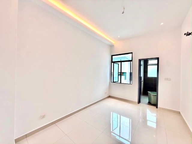 Horizon Hills - Double Storey Terrace / Fully Extended Spacious Layout / Gated & Guarded - Thumbnail 9
